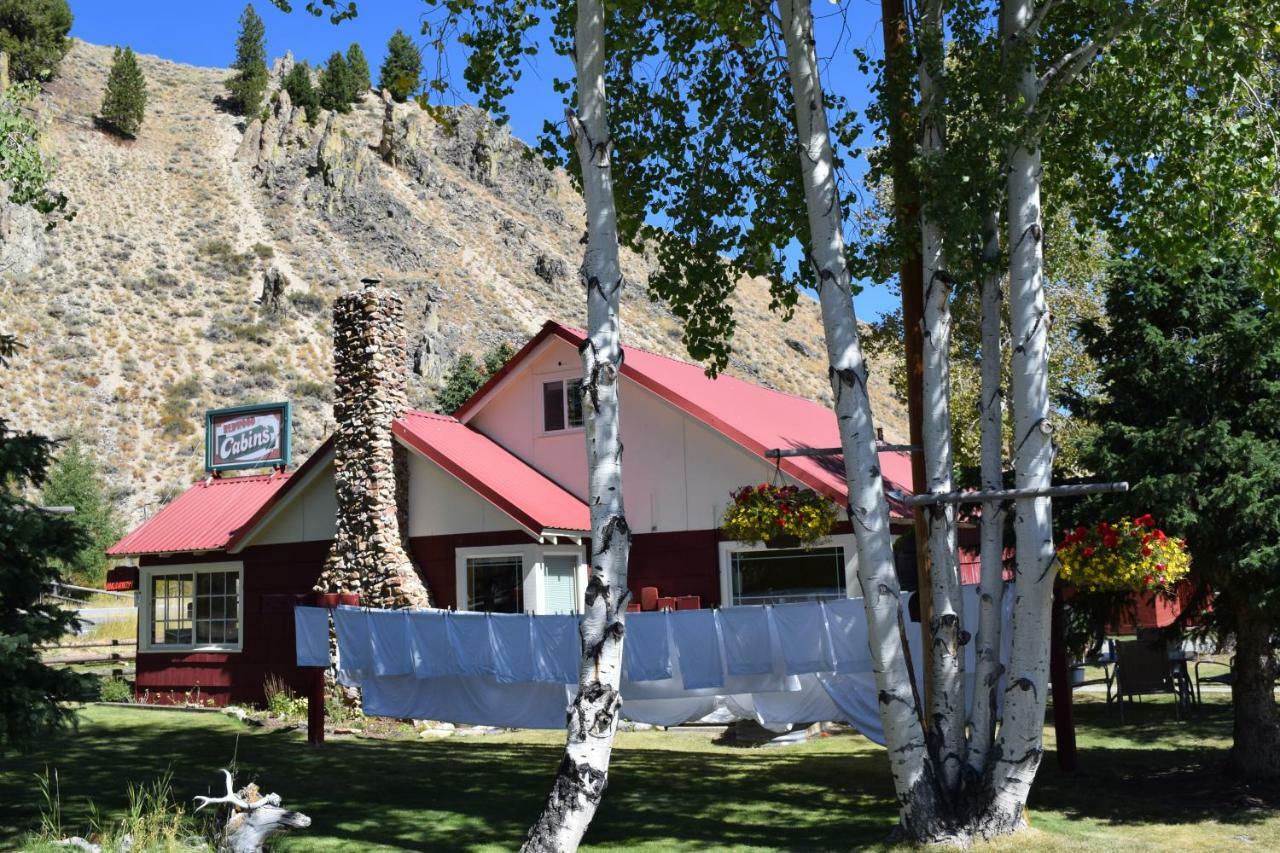 Отель Redwood Cabins Stanley Экстерьер фото